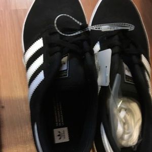 Men’s adidas sneakers brand new